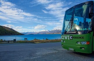 kiwi-experience-bus-in-front-lake-tekapo